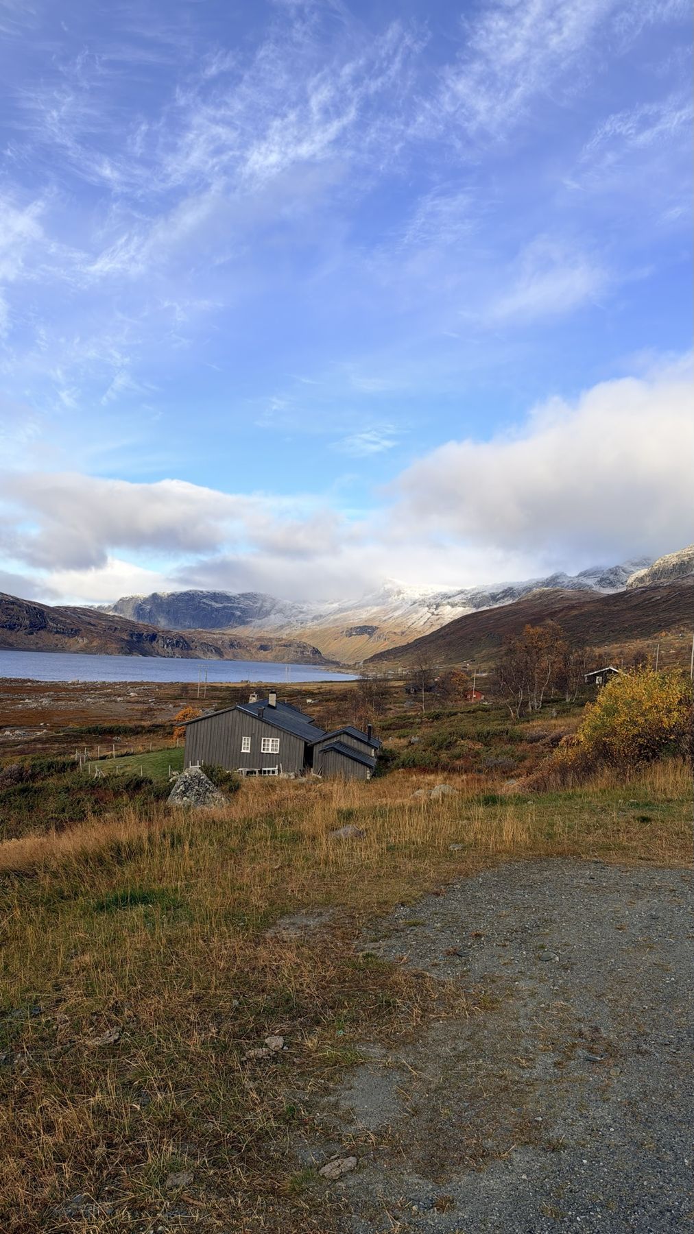 Lake and snow-topped mountains on the road between Geilo and Flåm